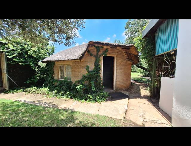 2.30HA SMALLHOLDING FOR SALE IN THEOVILLE